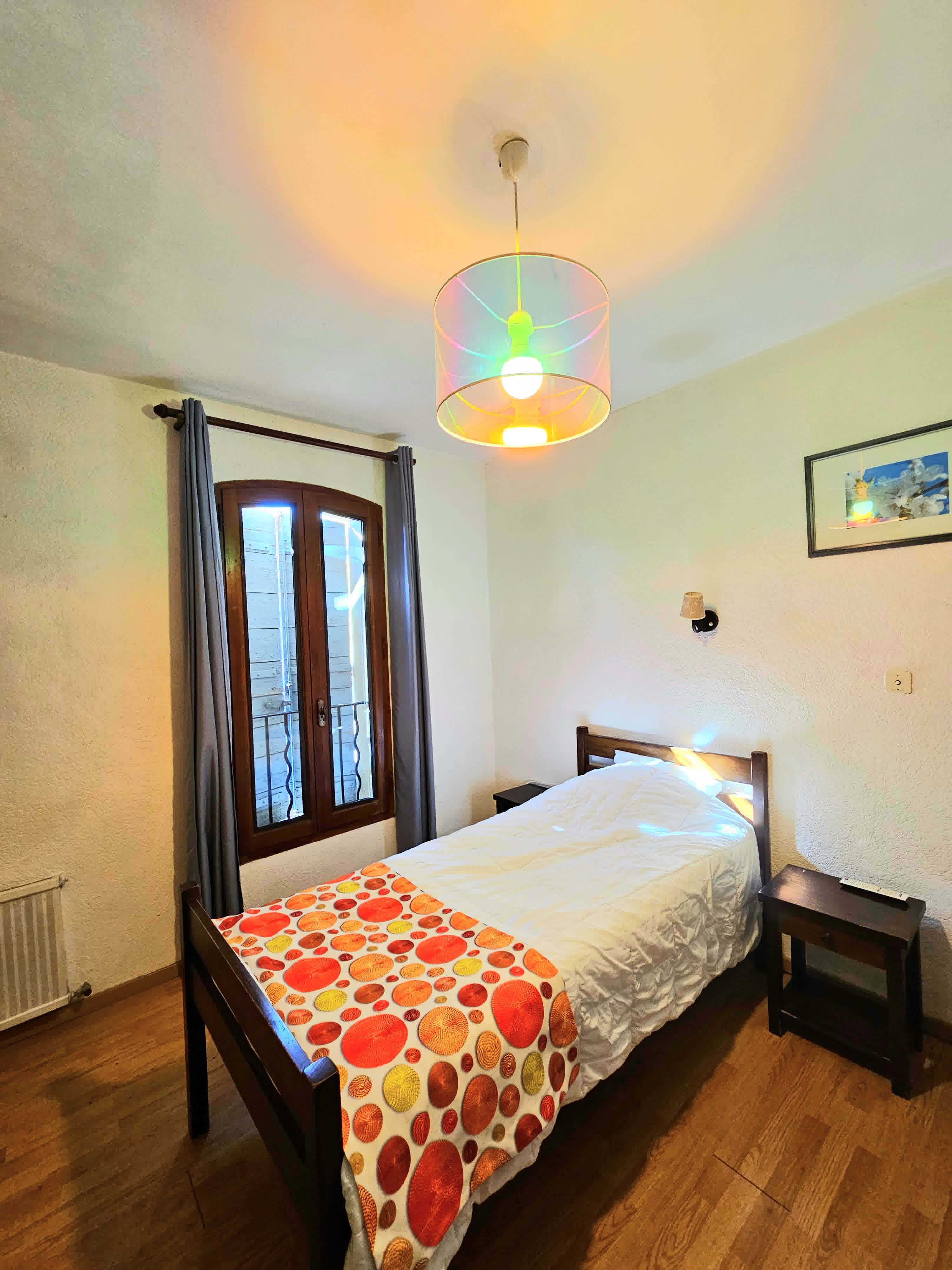 Chambre simple avec lit double à l'Auberge de Rustreou